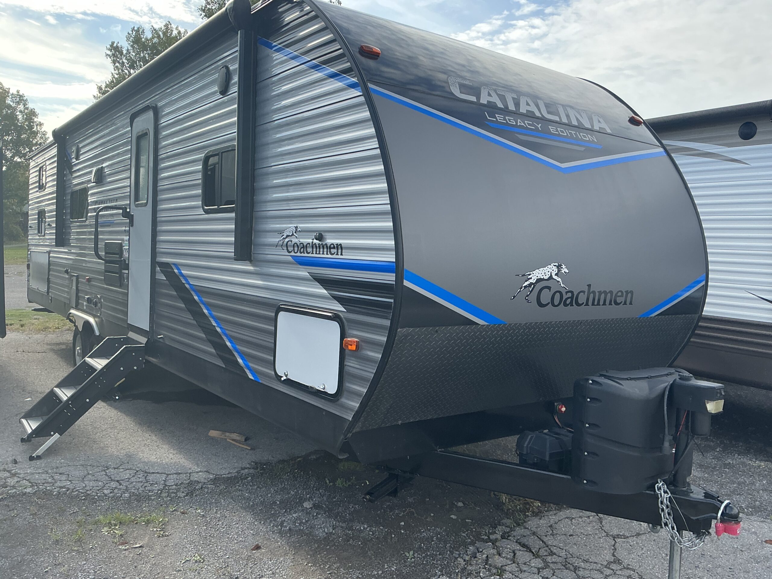 2022 CATALINA 303QBCK
