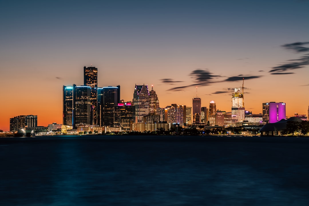 Aurora city photo — Web Tonic