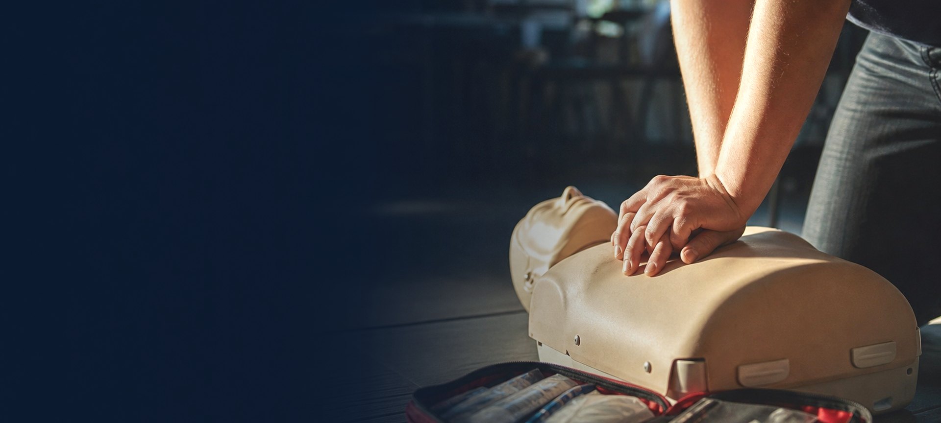 Art-directed first aid training scene representing Gardiens Avertis' industry