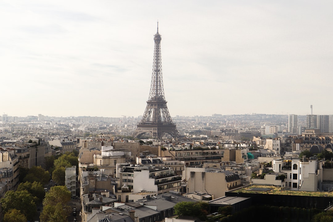 Paris city photo — Web Tonic