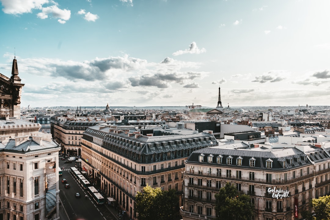 Paris city photo — Web Tonic