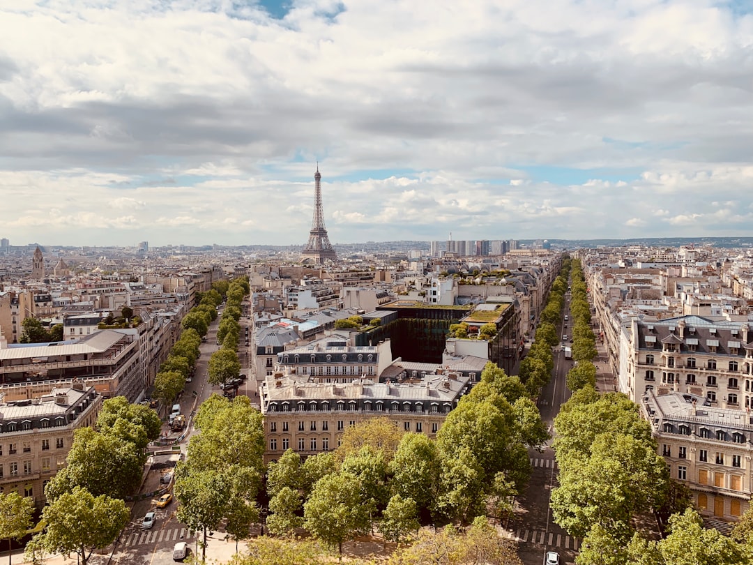 Paris city photo — Web Tonic