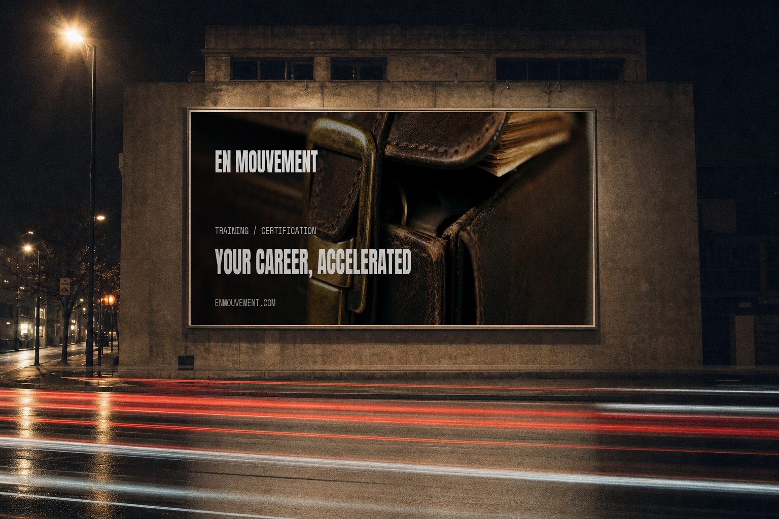En Mouvement campaign render: night billboard