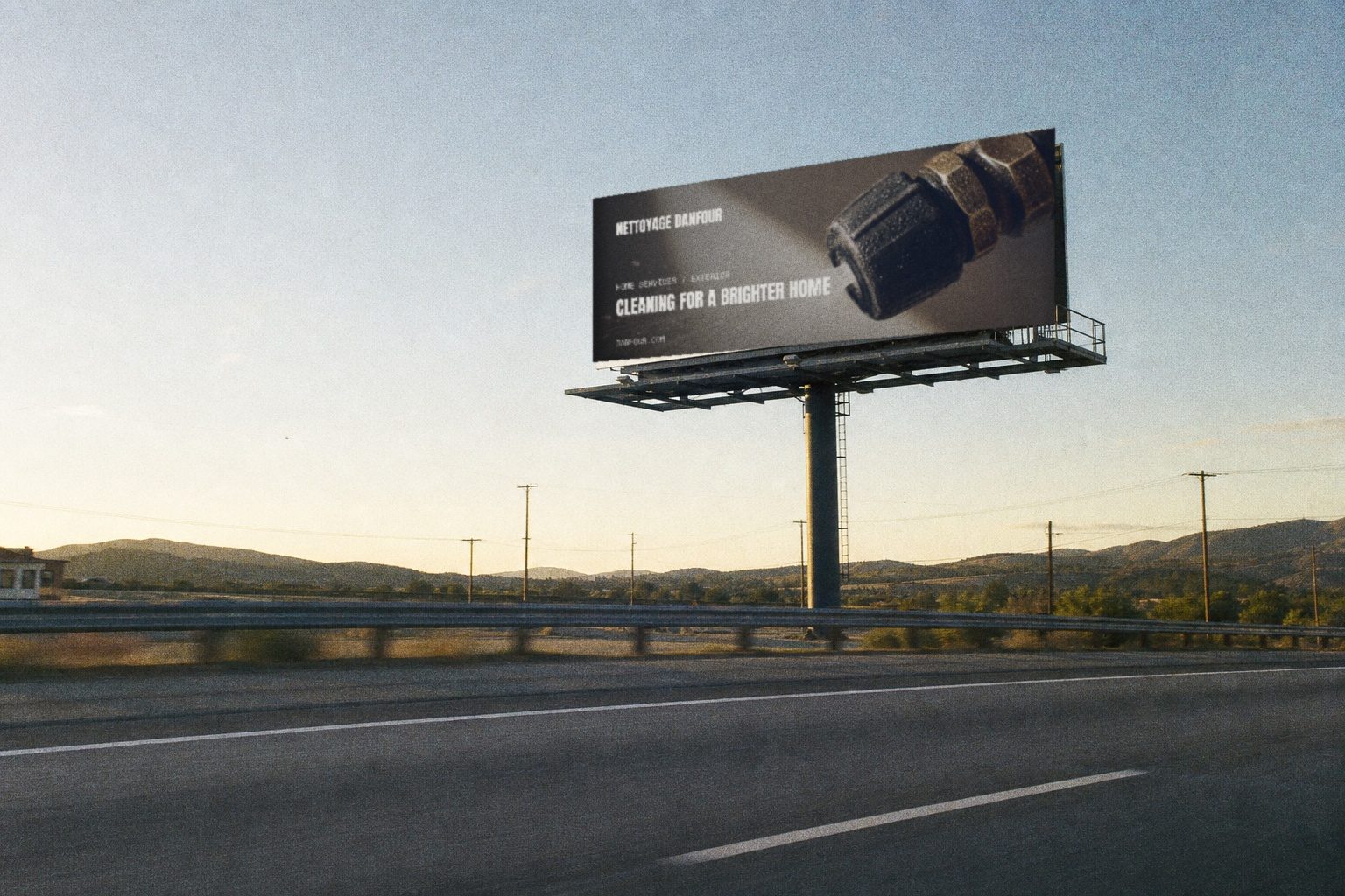 Nettoyage Danfour highway billboard