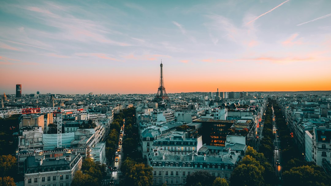 Paris city photo — Web Tonic