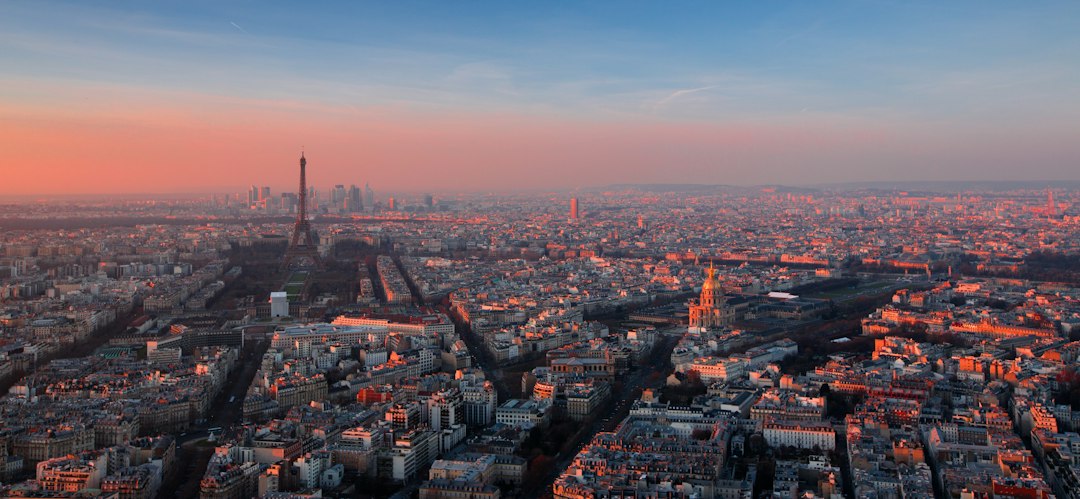 Paris city photo — Web Tonic