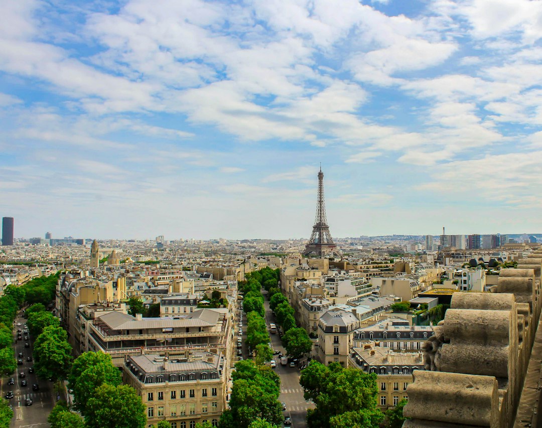 Paris city photo — Web Tonic