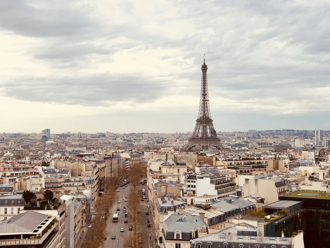Paris city photo — Web Tonic