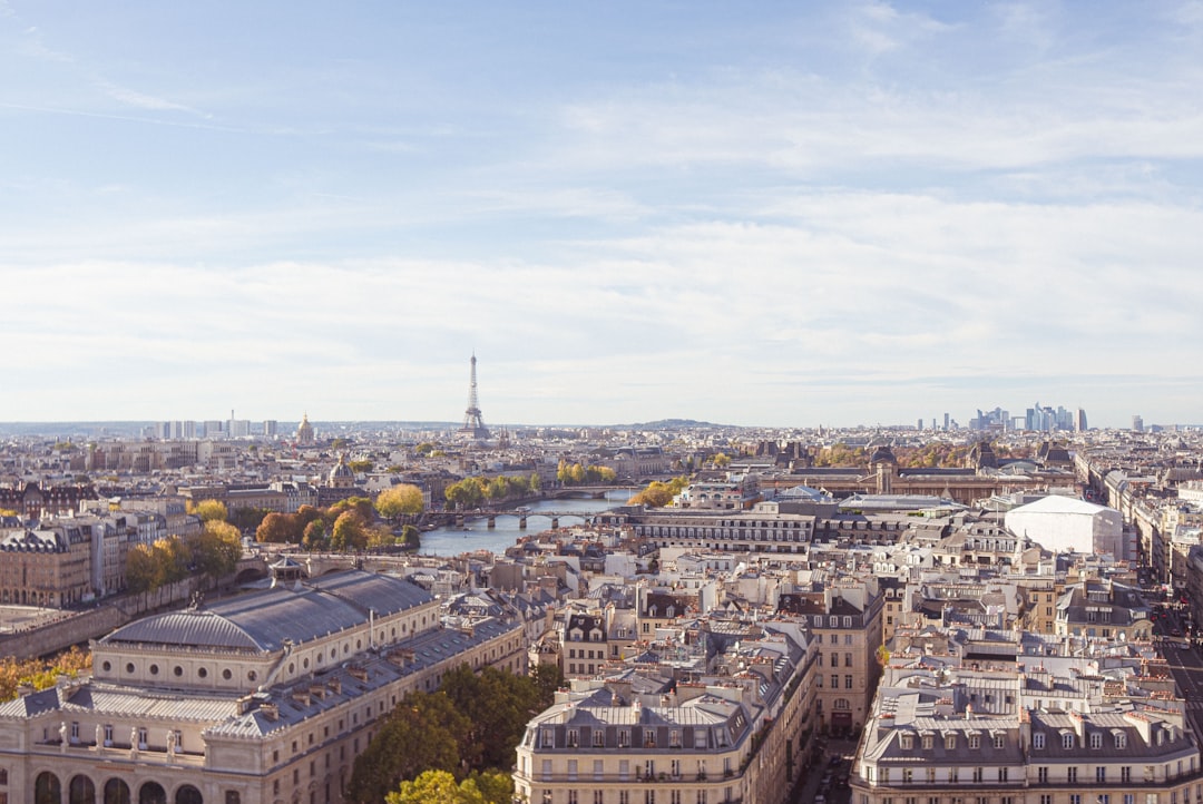 Paris city photo — Web Tonic