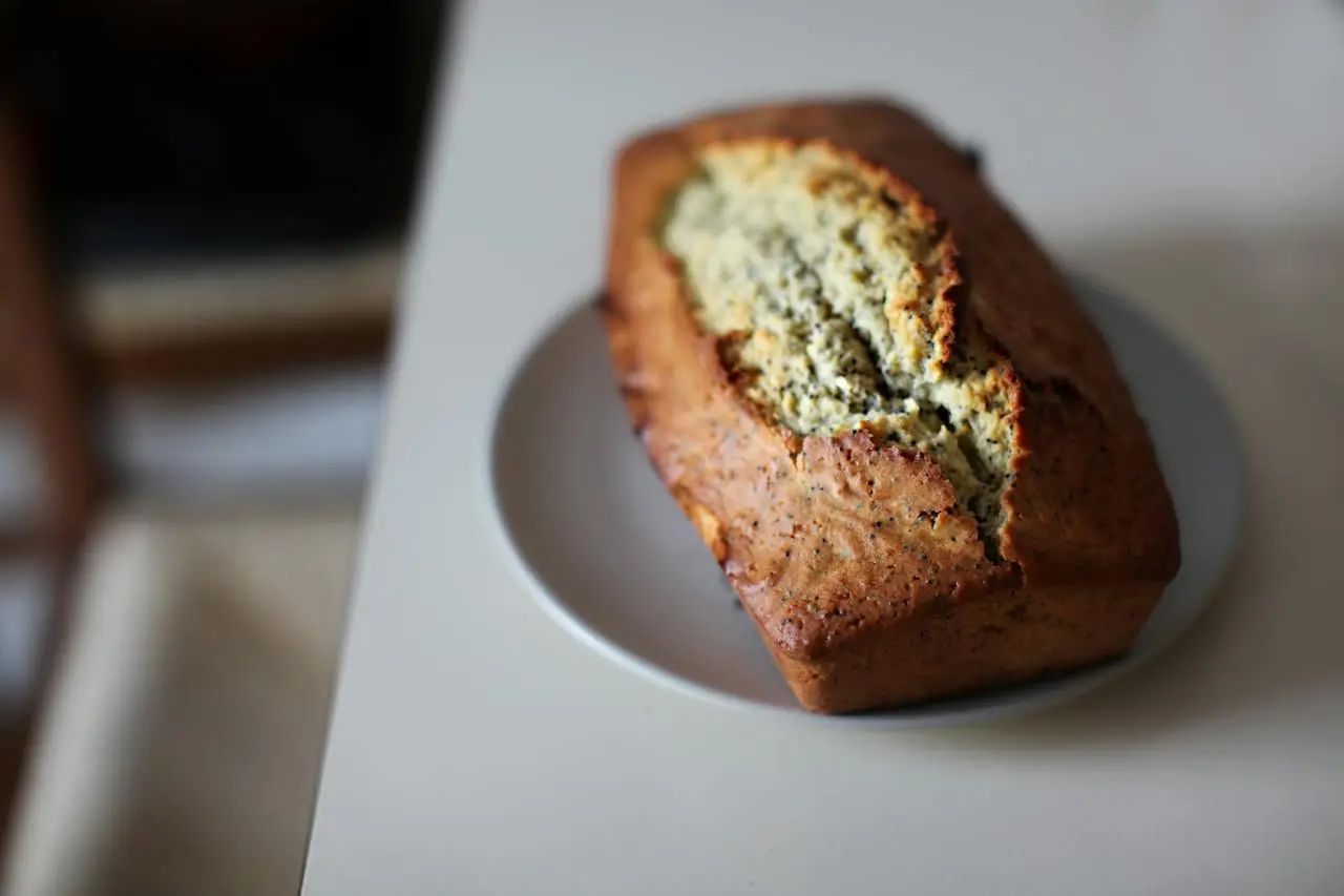 banana-bread-in-plate