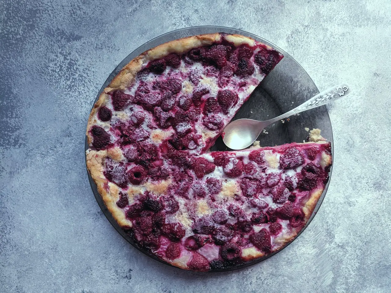 blueberry-pie-top-shot-with-a-spoon