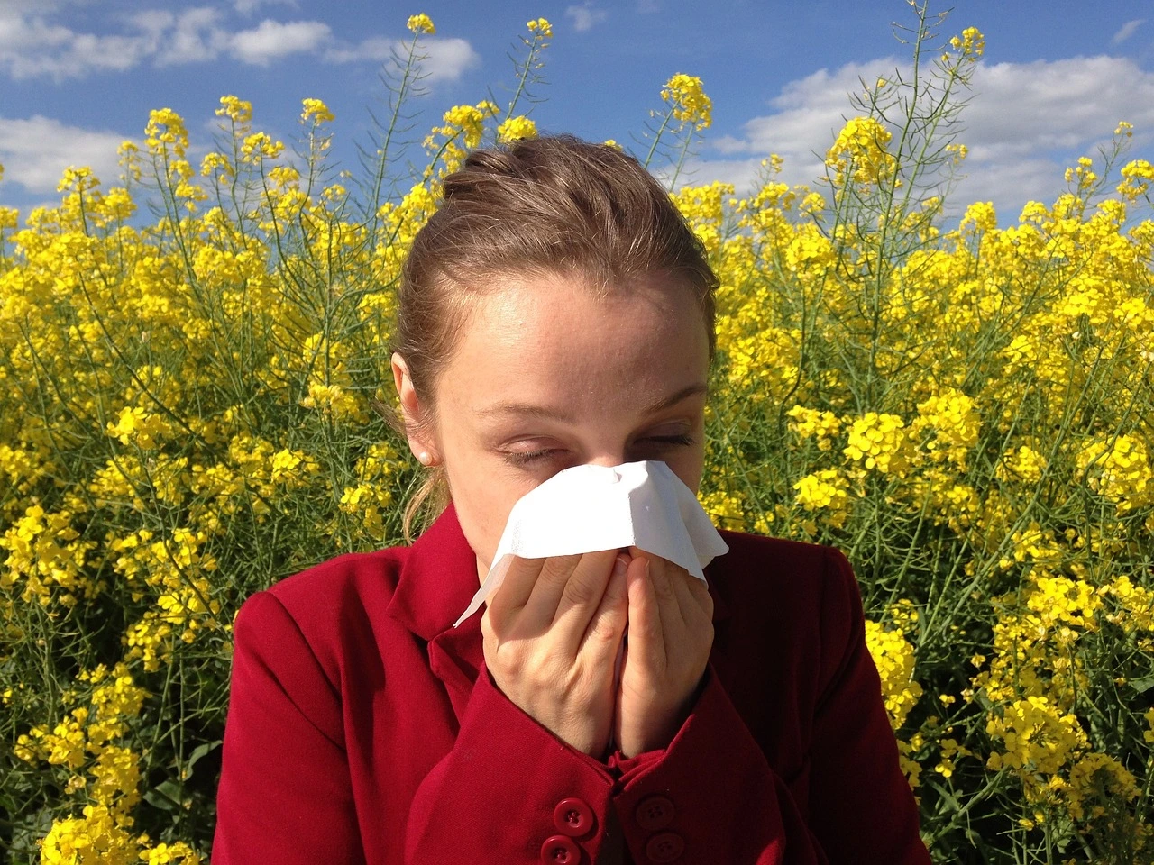 woman-sneezing