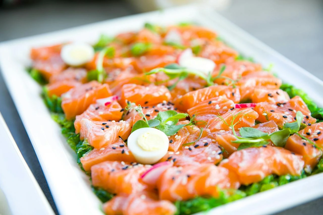 salmon-with-greens-and-quail-eggs-on-banquet-table