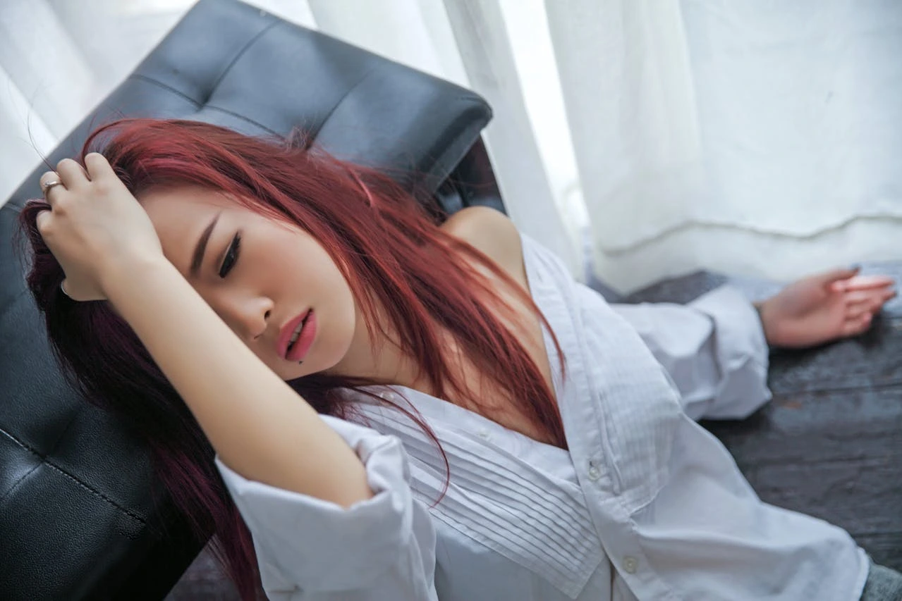 woman-feeling-nauseous
