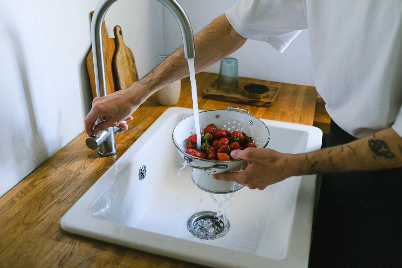 man-cleaning-strawberries