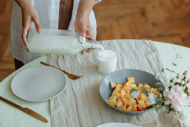 Milk Glycemic Index : Nutrition Facts & Health Benefits