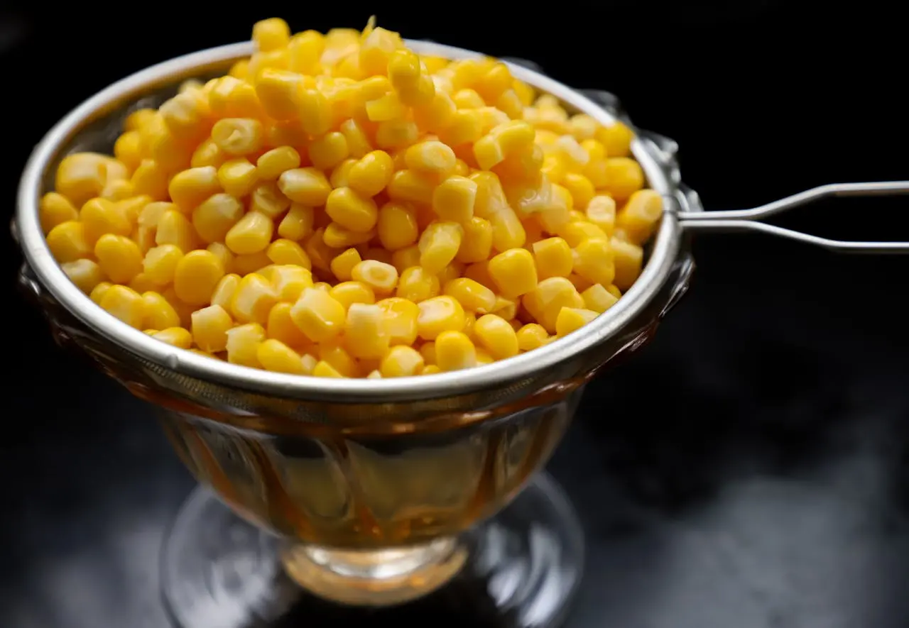 Cooked corn served in a bowl.