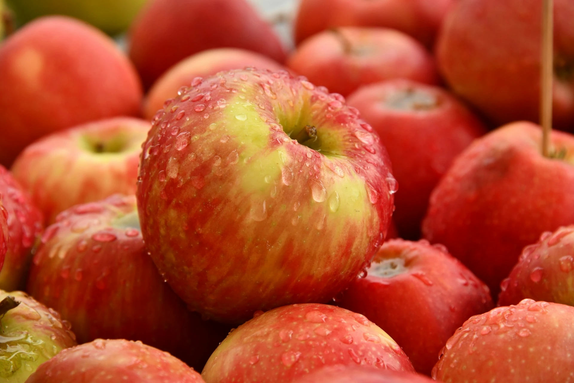 Red apples