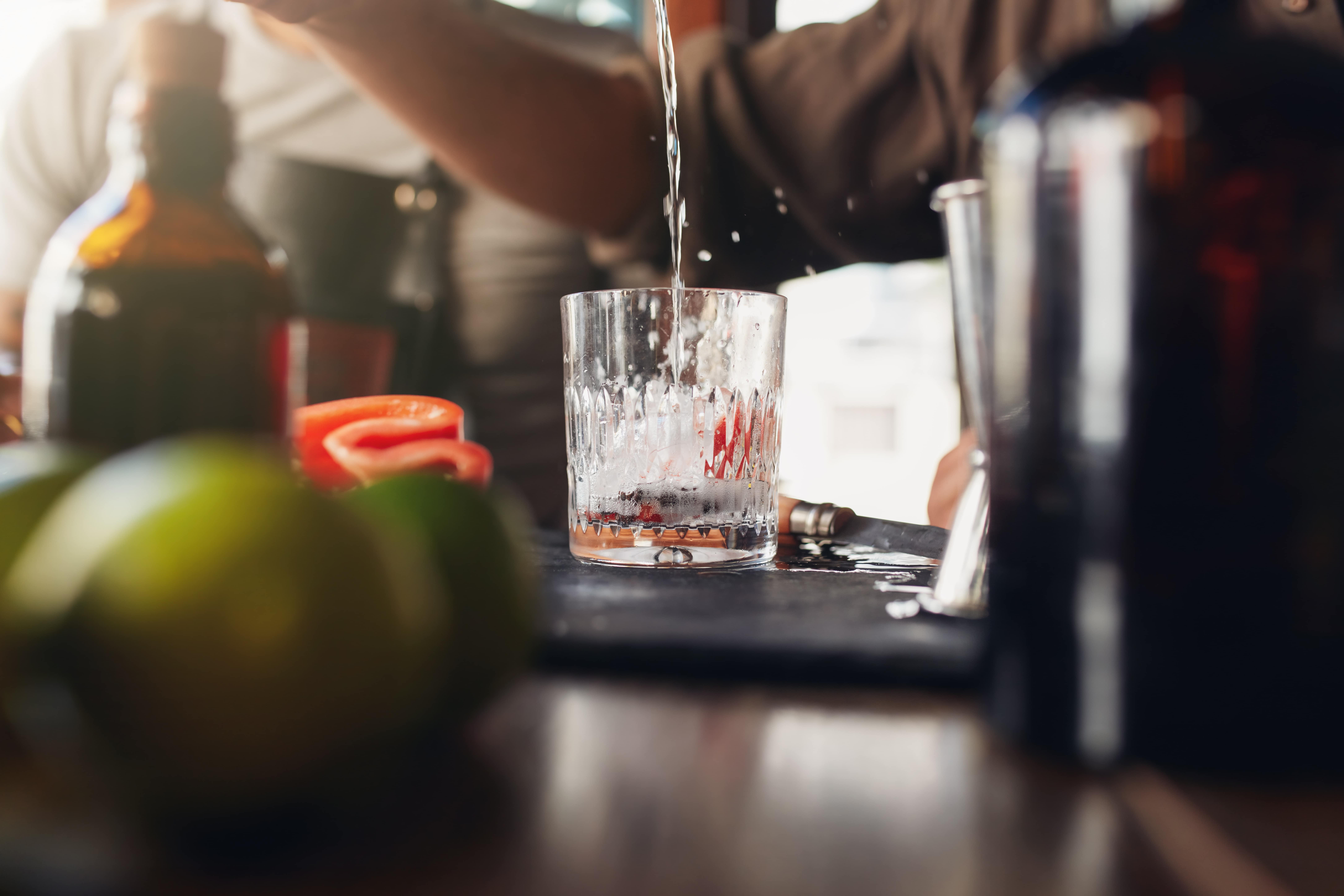 bartender-pouring