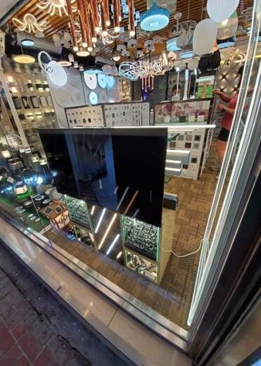 Hong Kong showroom, fixture display 3