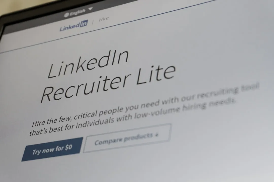 Linkedin recruiter lite website on a laptop screen.. Photo by Zulfugar Karimov on Unsplash