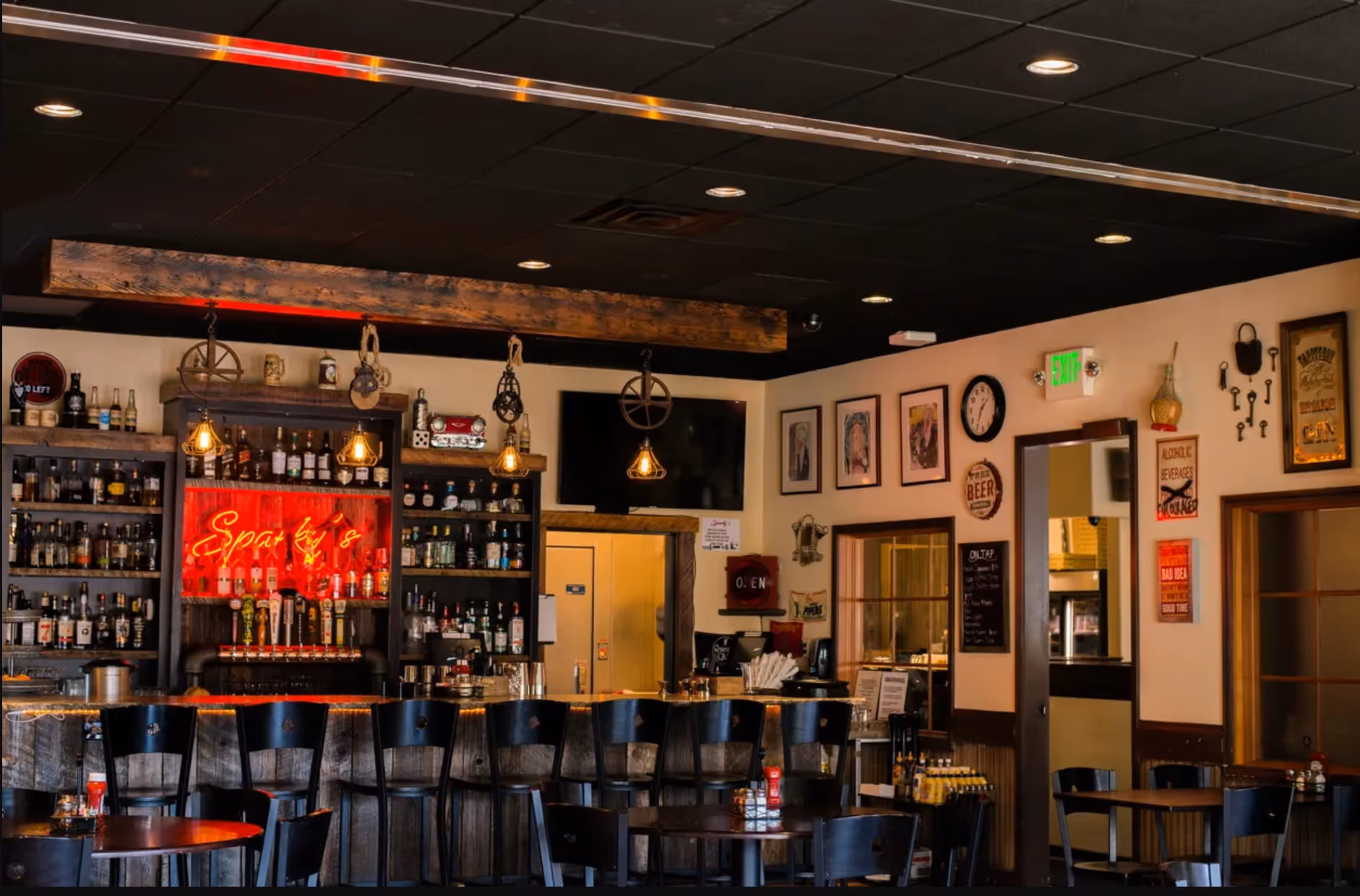 Mt Shasta Craft House dining room