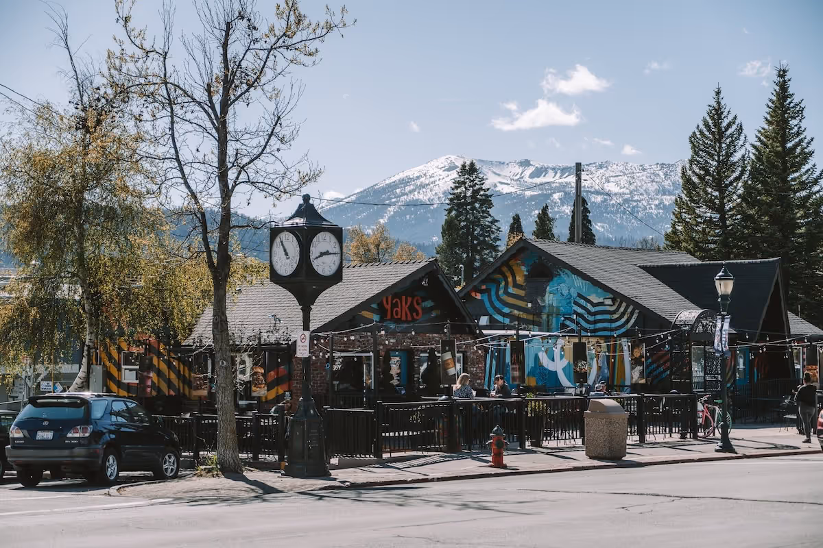 Image of a storefront in downtown Mount Shasta