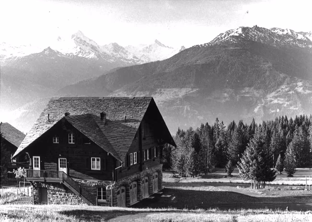 Construction begins on La Moubra, completed in 1927 and originally used as a private clinic, chosen for the exceptional purity of the alpine air in Crans-Montana.