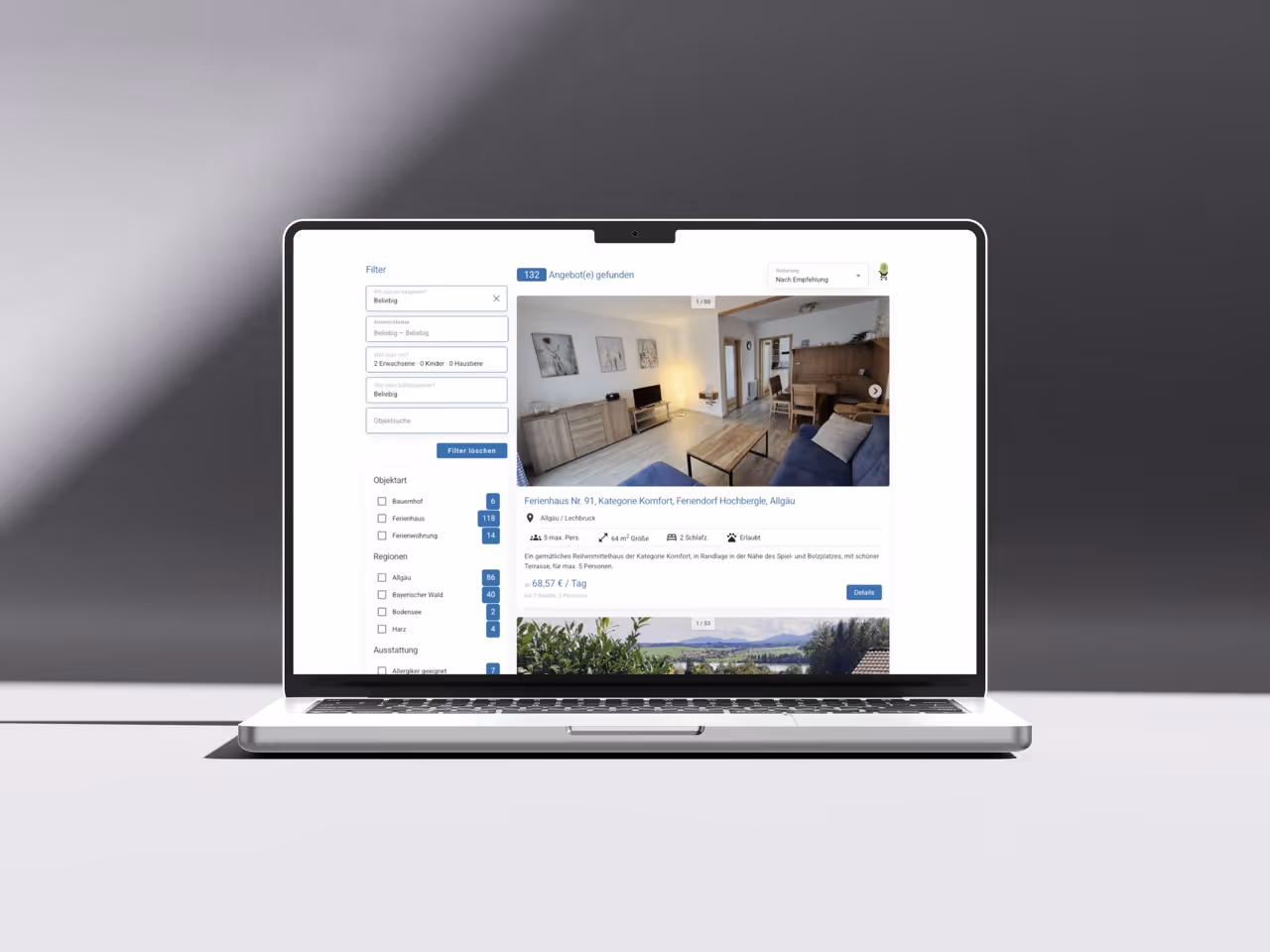 Search and booking interface for holiday homes on Vakanza Online with destination filters, accommodation categories, pricing, and property listings