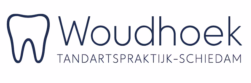 Logo van Woudhoek Tandartspraktijk-Schiedam met een gestileerde tandafbeelding links.