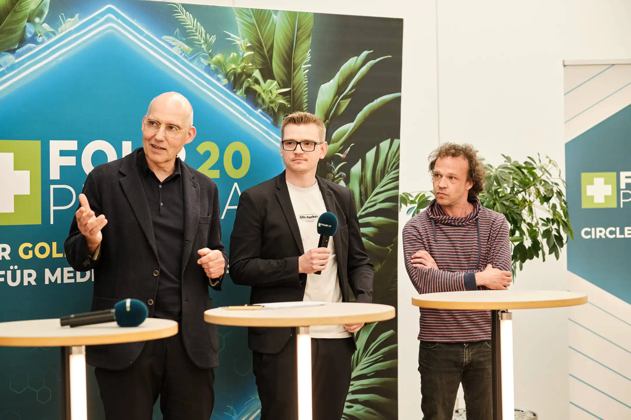 Podiumsdiskussion mit Expert:innen auf der Bühne des Circle of Experts 2026
