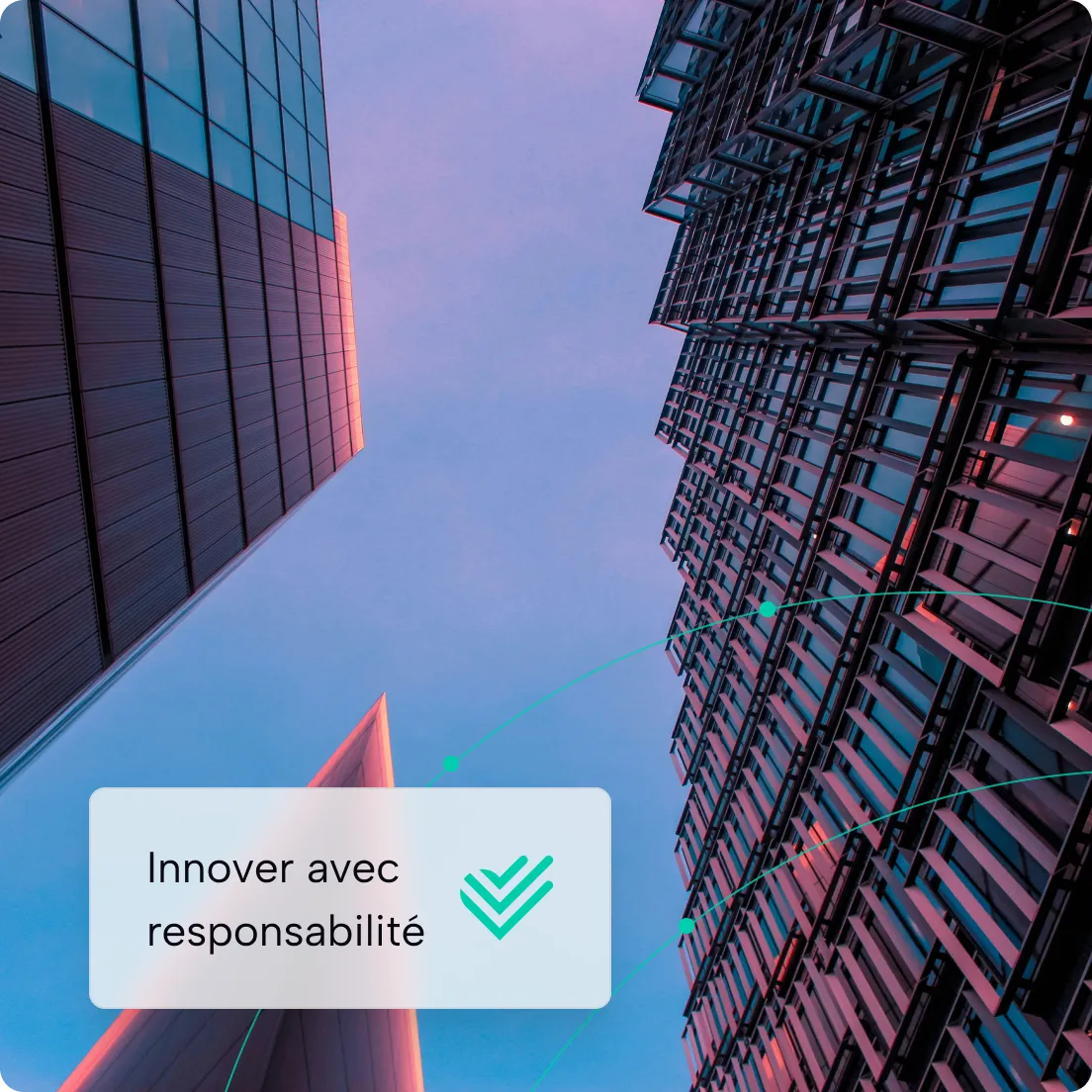 Vue en contre-plongée de gratte-ciel en verre avec texte « Innover avec responsabilité ».