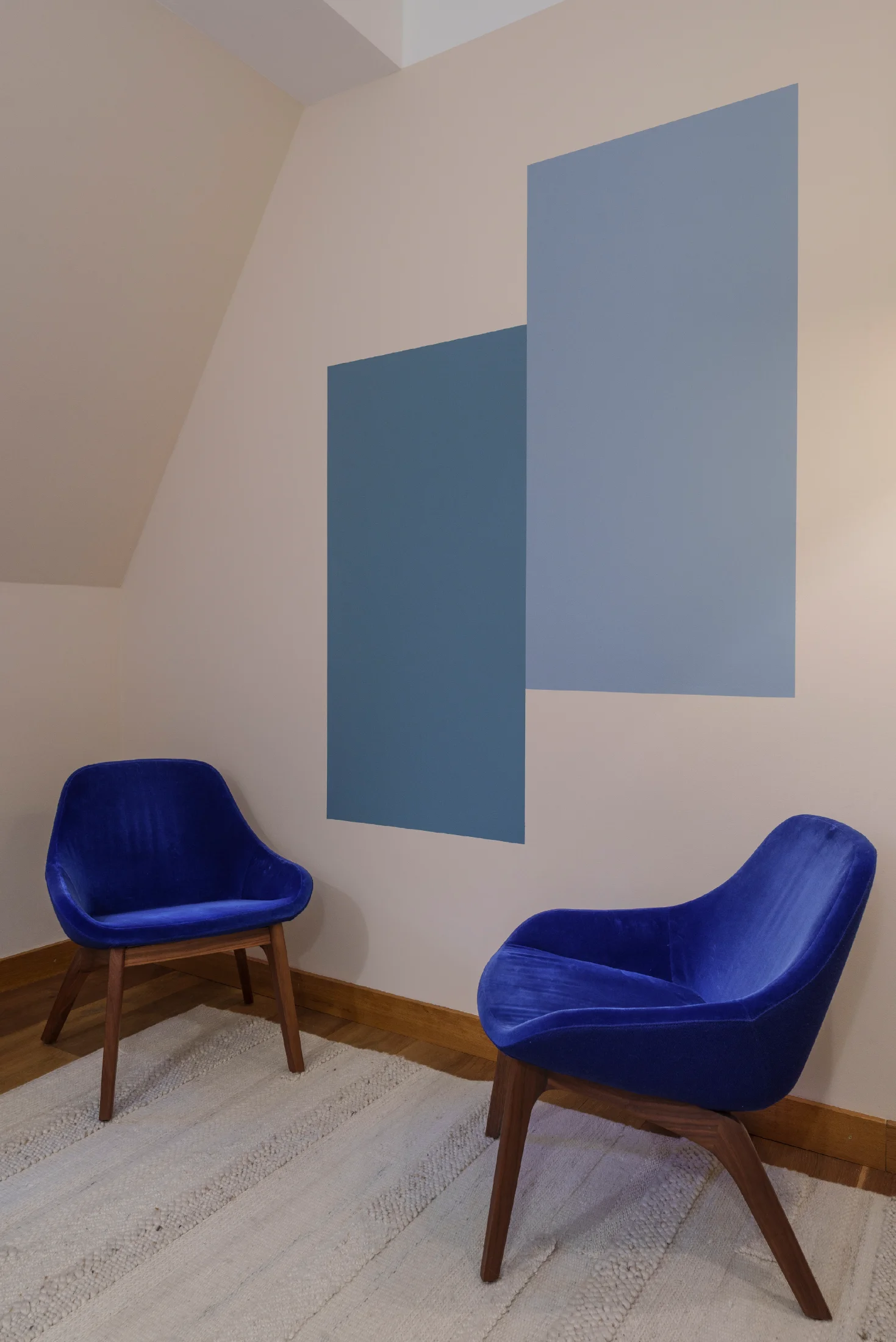 UNSER HAUS – Bilder der Praxis Livelli in der St.-Anna-Str. 2, 80538 München. Livelli – Praxis für psychische Gesundheit von Kindern und Jugendlichen. Fotograf: Peter Neusser
