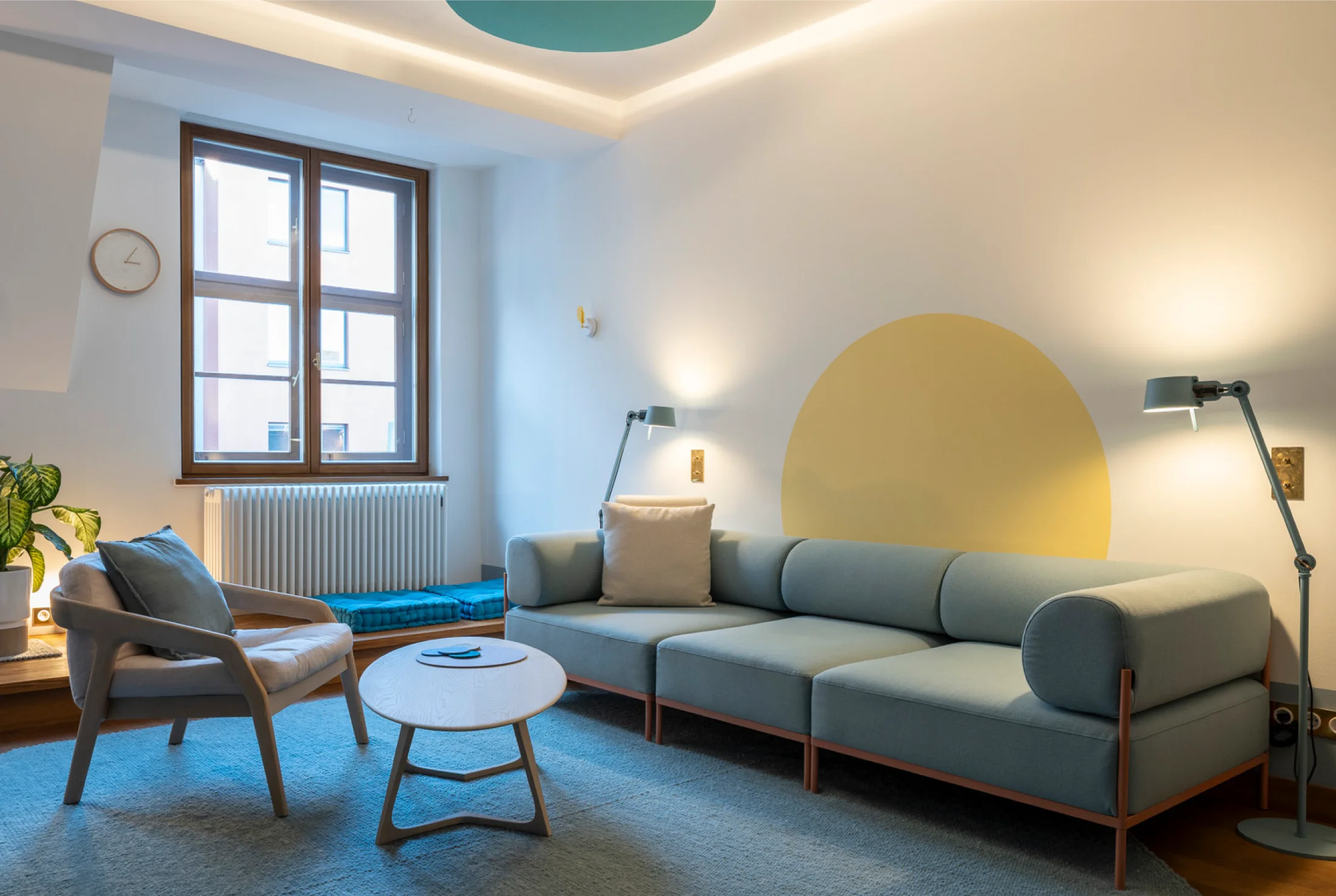 UNSER HAUS – Bilder der Praxis Livelli in der St.-Anna-Str. 2, 80538 München. Livelli – Praxis für psychische Gesundheit von Kindern und Jugendlichen. Fotograf: Peter Neusser