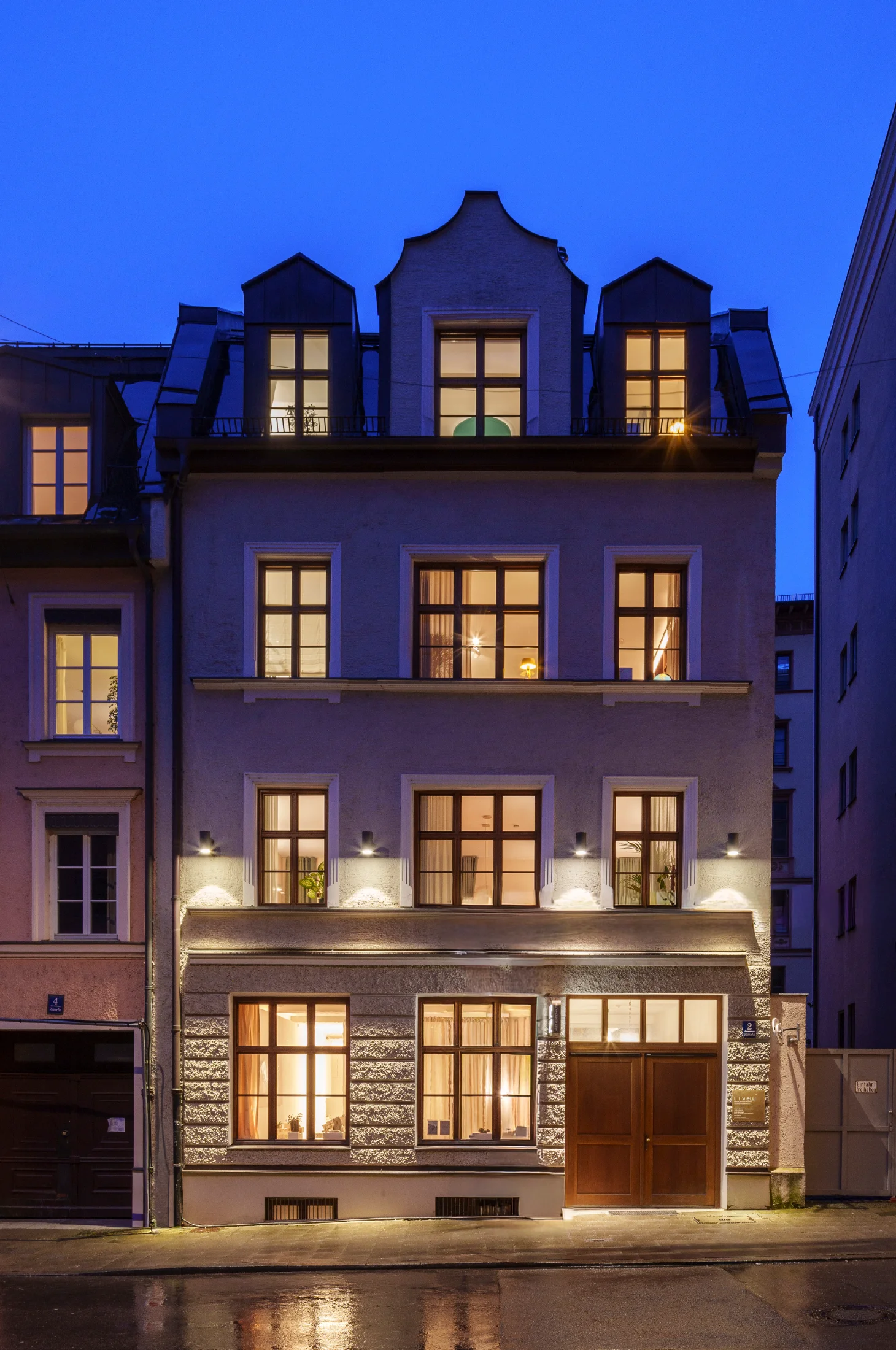 UNSER HAUS – Bilder der Praxis Livelli in der St.-Anna-Str. 2, 80538 München. Livelli – Praxis für psychische Gesundheit von Kindern und Jugendlichen. Fotograf: Peter Neusser