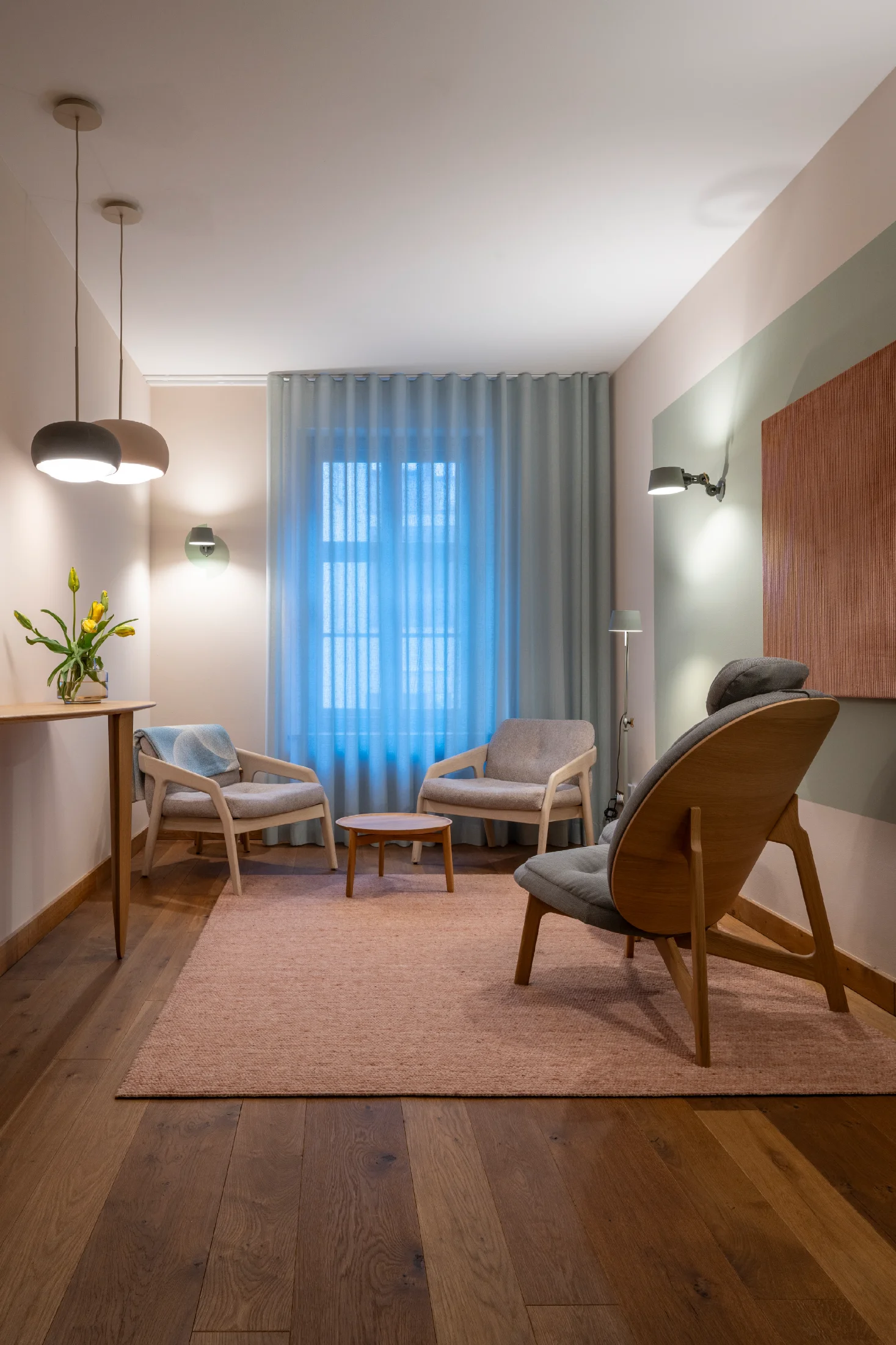 UNSER HAUS – Bilder der Praxis Livelli in der St.-Anna-Str. 2, 80538 München. Livelli – Praxis für psychische Gesundheit von Kindern und Jugendlichen. Fotograf: Peter Neusser