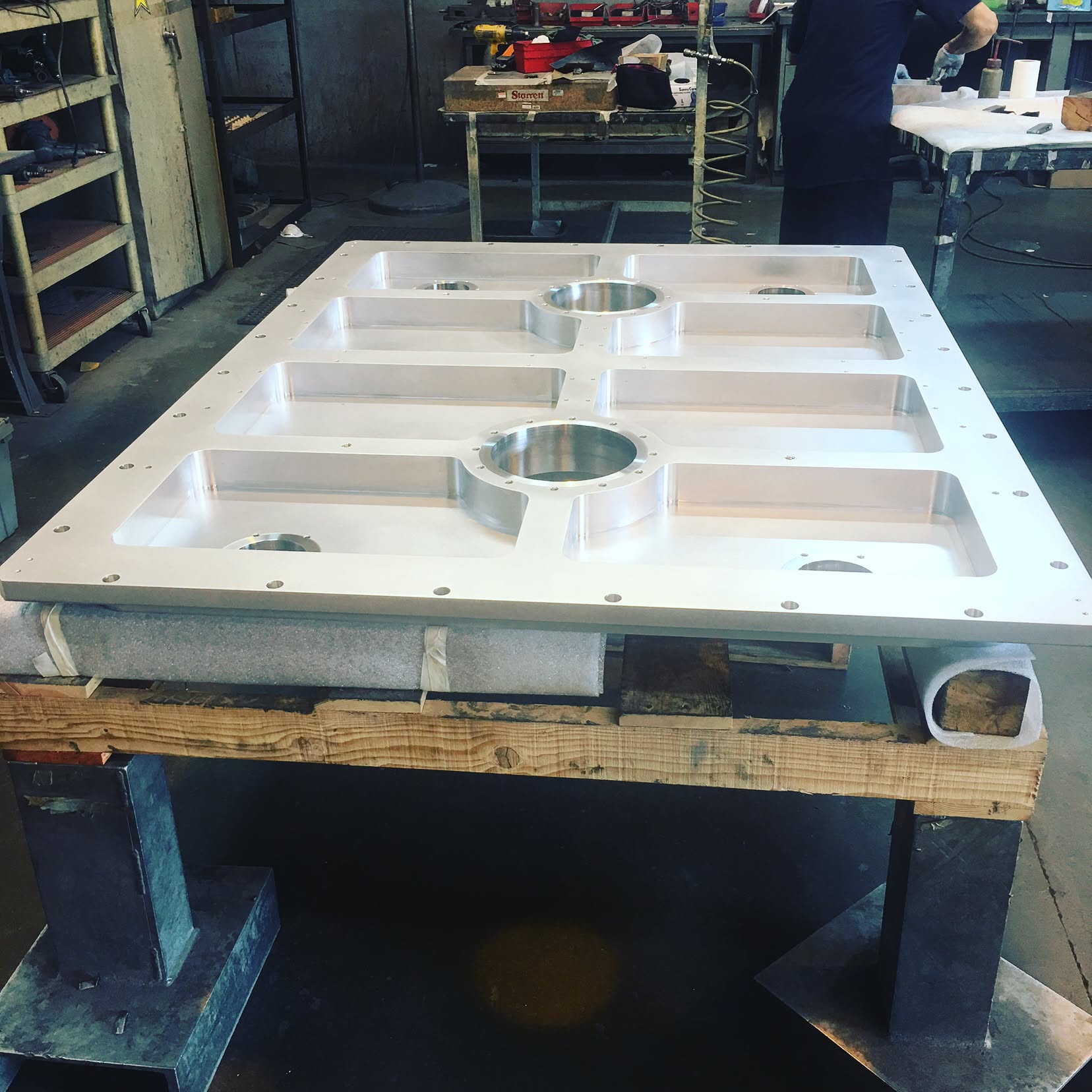 10-ton crane loading oversized part onto bridge machining center