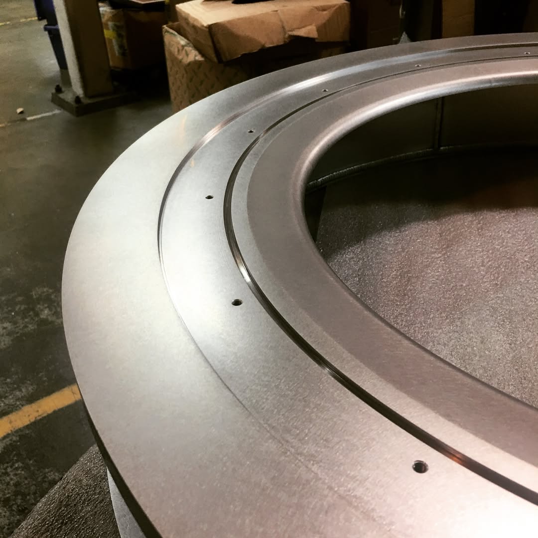 Helium leak detector testing UHV assembly seal integrity