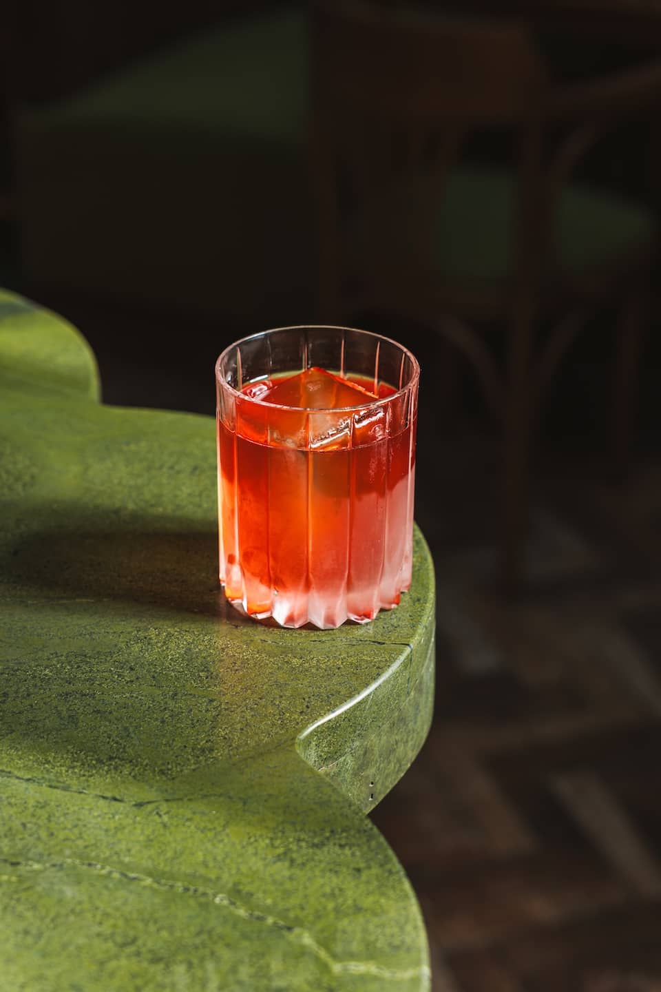 Cocktail signature préparé au bar du Grand Comité à Montréal