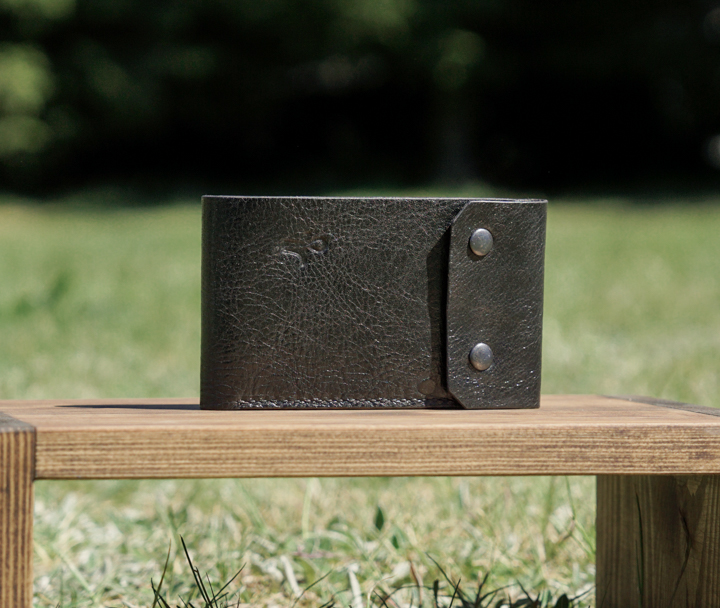 This card holder can hold 4-6 cards in addition to cash while closed.