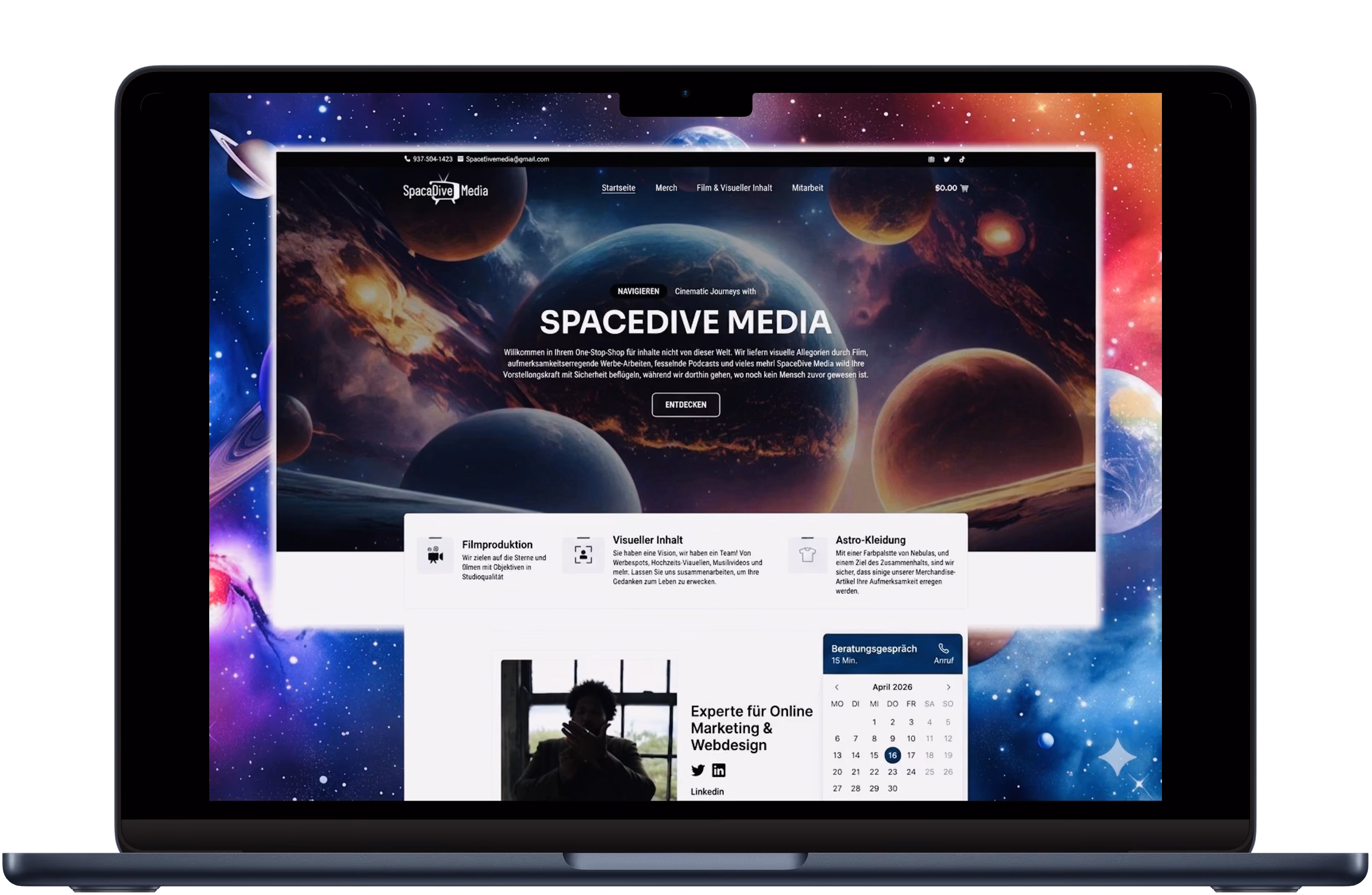 Website homepage of SpaceDive Media featuring planets and space background with service descriptions in German.