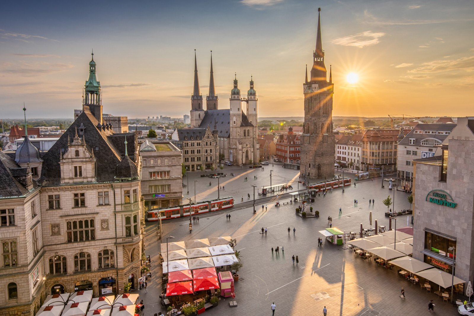Marktplatz und Roter Turm in Halle (Saale) als lokaler Bezug für Energieberatung, iSFP und energetische Sanierung
