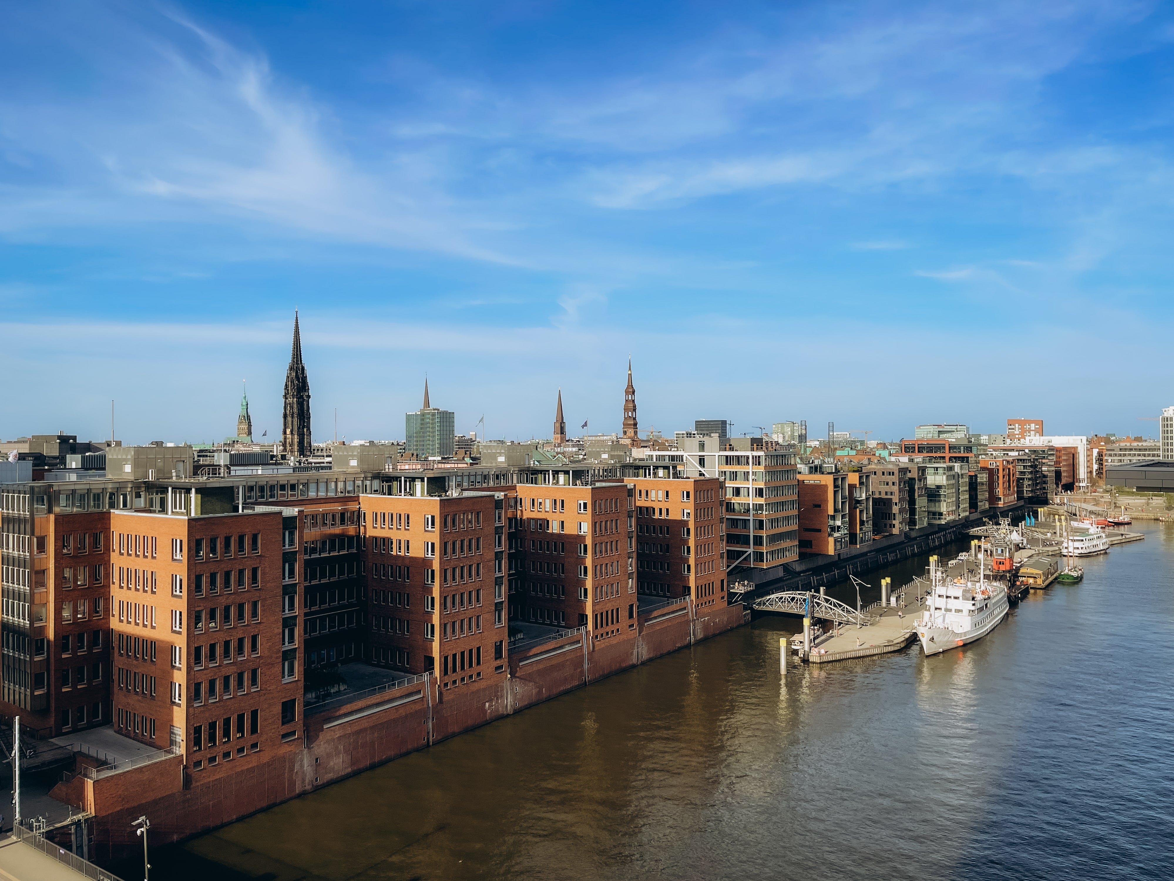 Panorama von Hamburg für DGNB Beratung, Audit und nachhaltige Immobilienprojekte