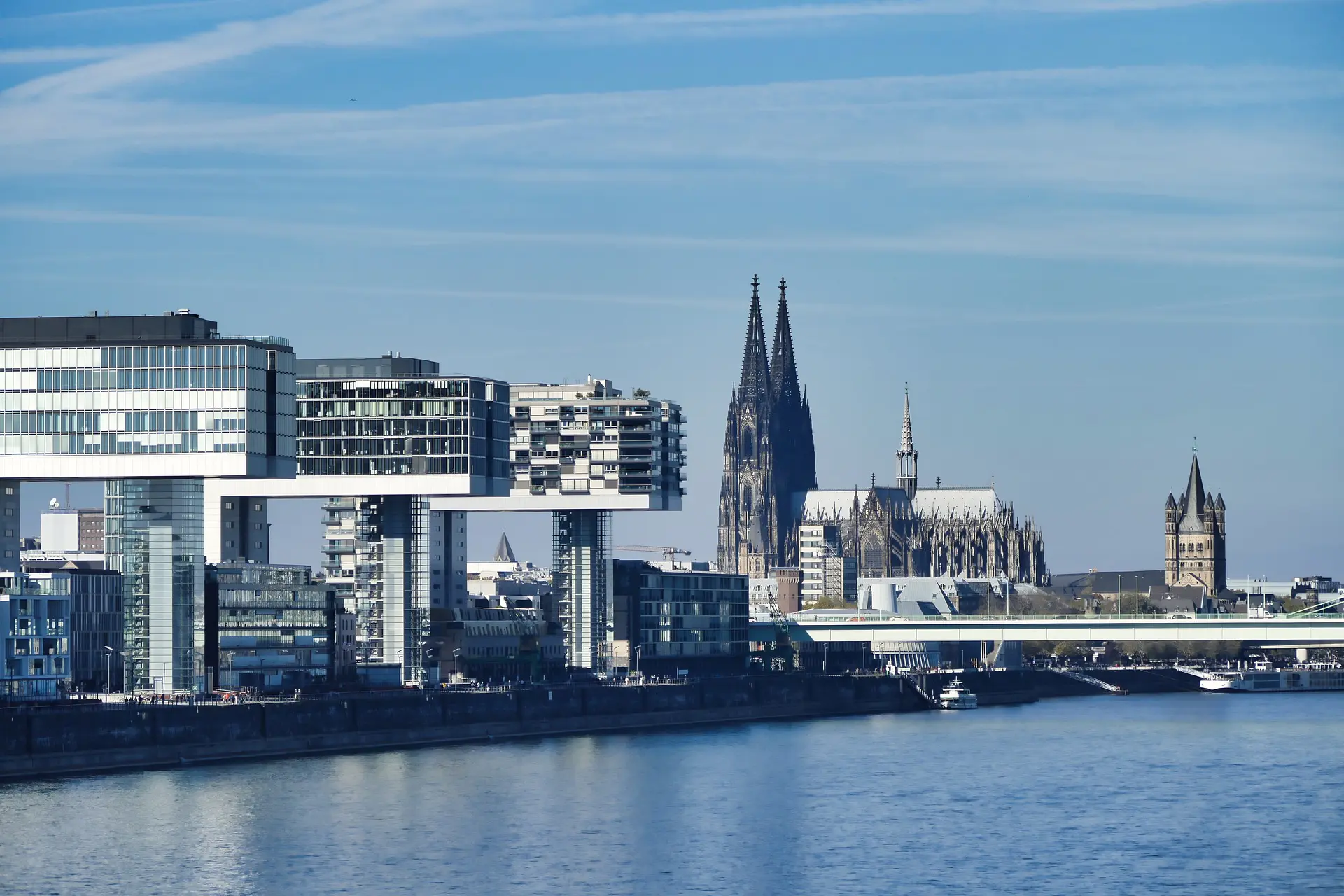 Rheinauhafen und Kölner Dom für DGNB Beratung, Audit und nachhaltige Immobilienprojekte