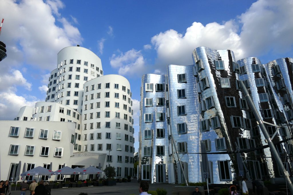 Neuer Zollhof im Düsseldorfer MedienHafen für DGNB Beratung, Audit und nachhaltige Immobilien