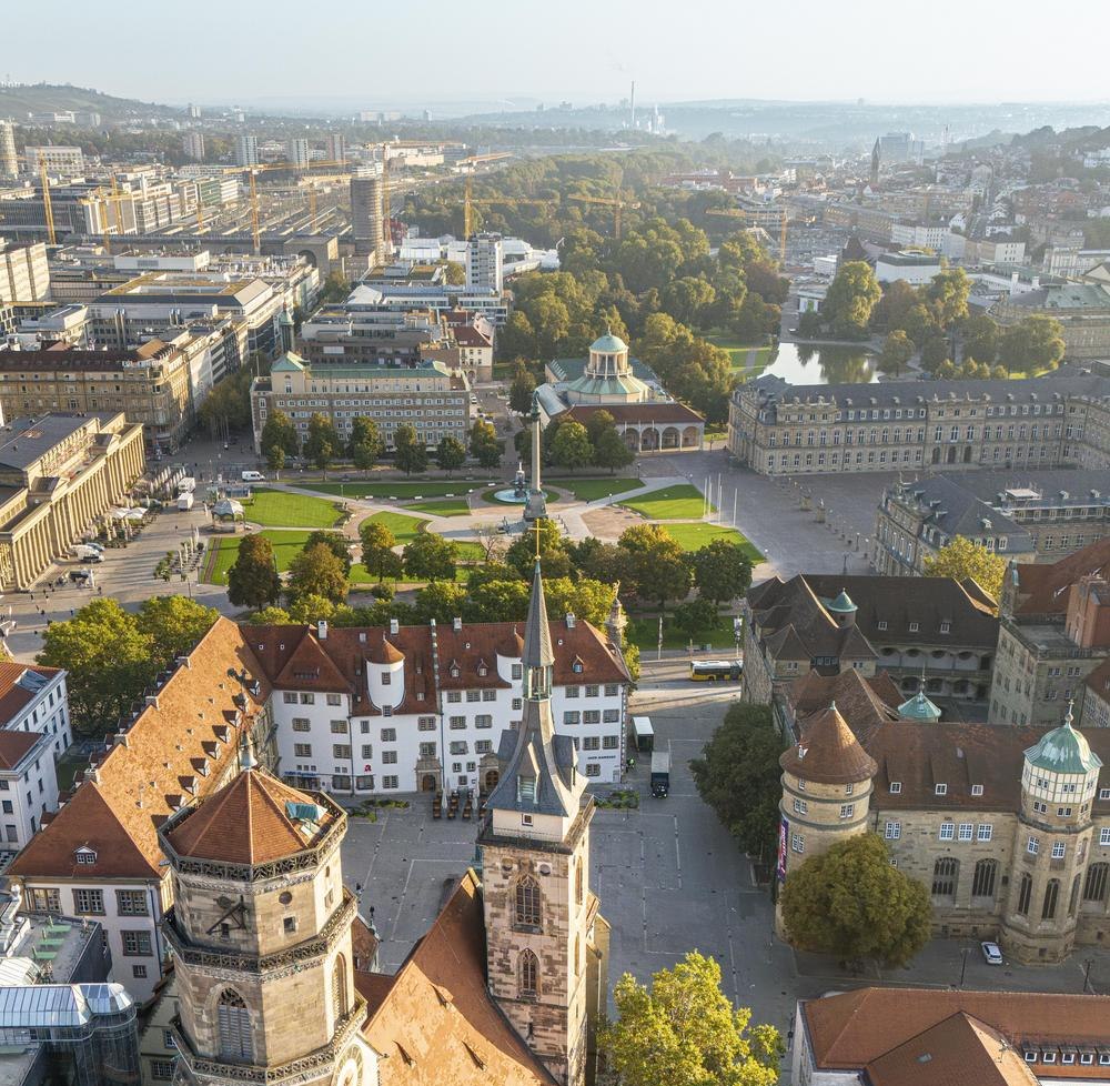 Stuttgarter Innenstadt mit Schlossplatz als Standortbezug für DGNB Zertifizierung und nachhaltiges Bauen