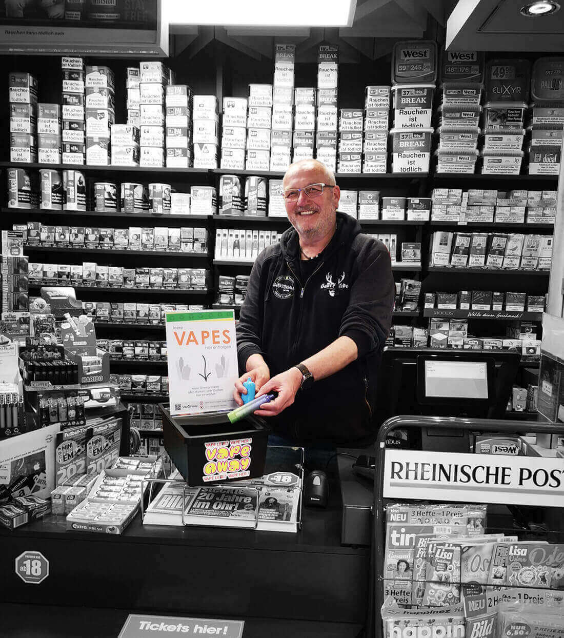 Andreas Thaler, Inhaber von Lotto Glückstaler, bei der Einführung des Rücknahmesystems
