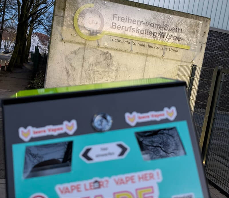 Nahaufnahme der VapeAway Sammelstation am Freiherr-vom-Stein-Berufskolleg Werne 