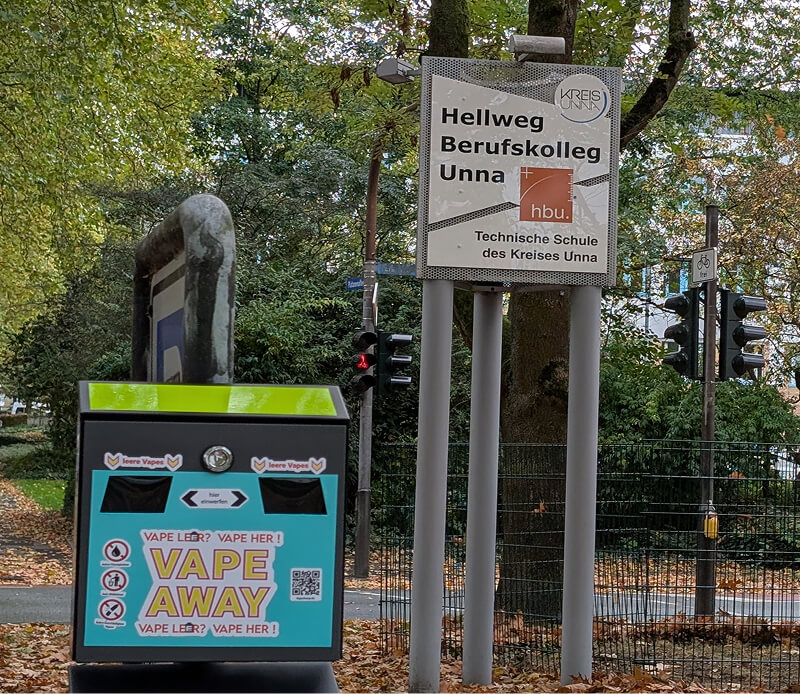 Aufgestellte VapeAway Sammelbox am Hellweg Berufskolleg