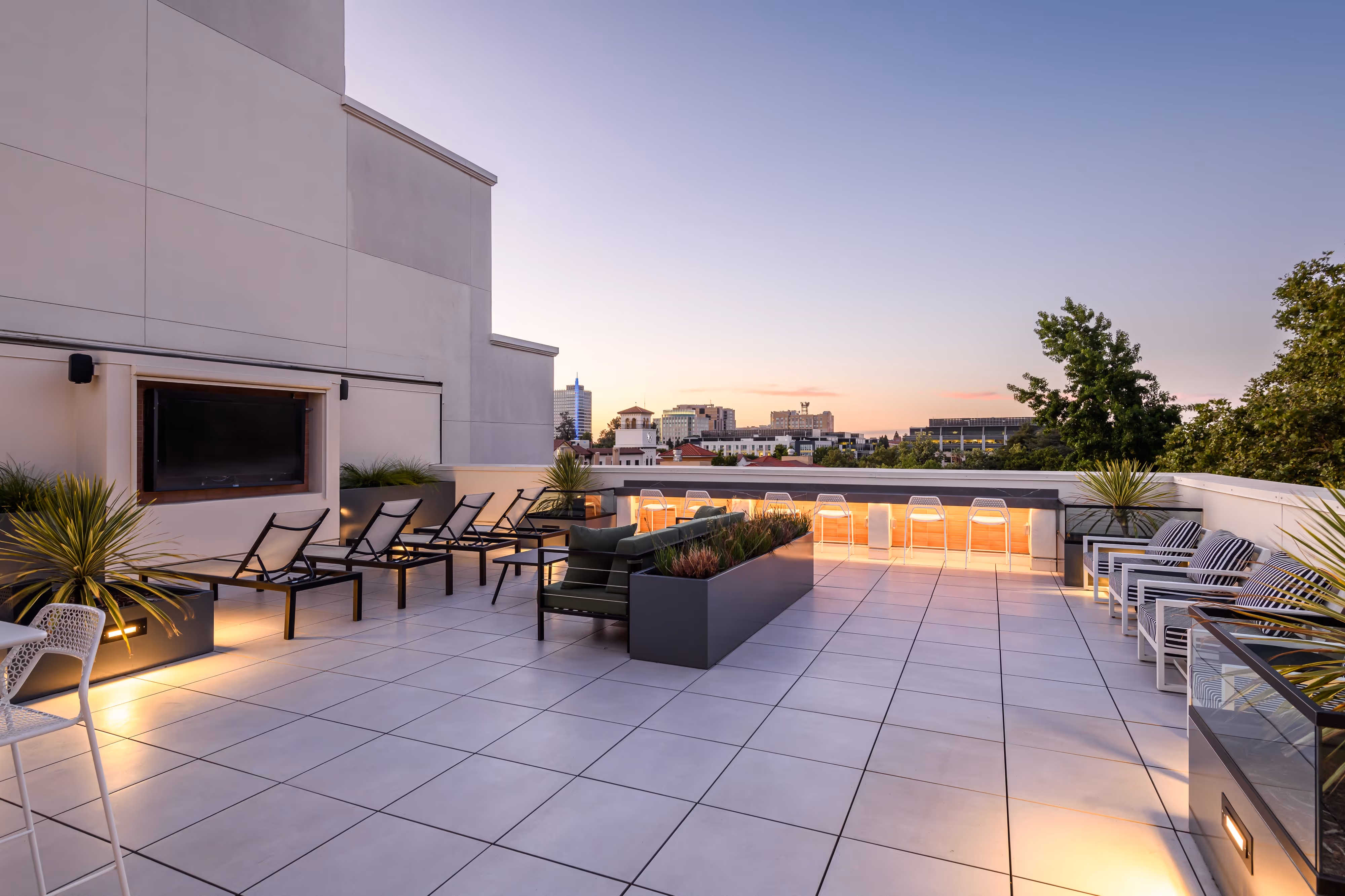 Sky Lounge & Social Deck